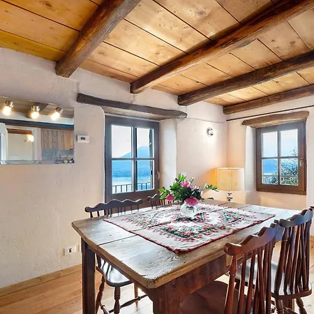 Apartament La Torretta Di Mozzola